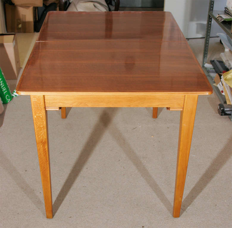 Mid-20th Century An extending oak dining Table by Gordon Russell of Broadway.